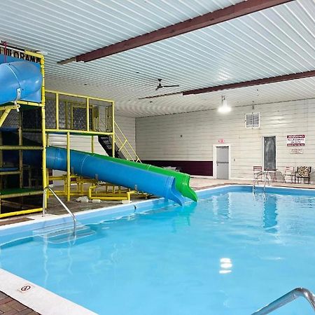 Camp Inn Lodge Au Sable Екстер'єр фото