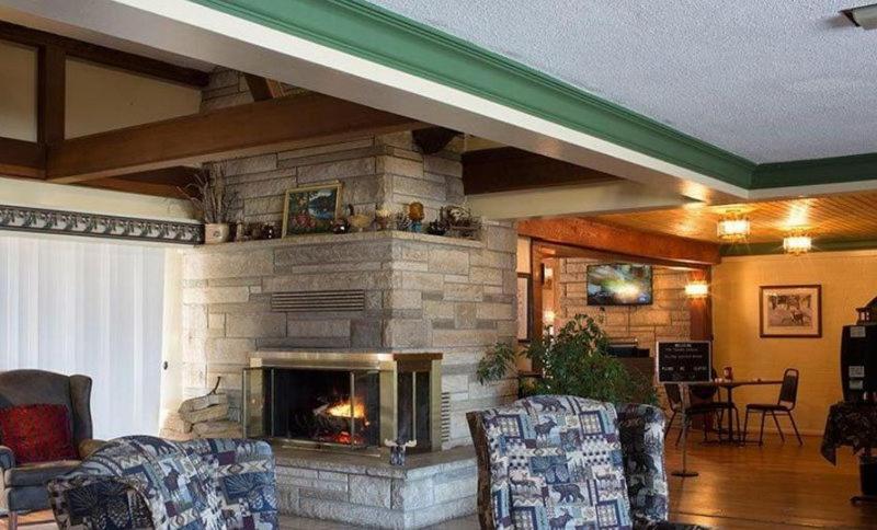 Camp Inn Lodge Au Sable Екстер'єр фото