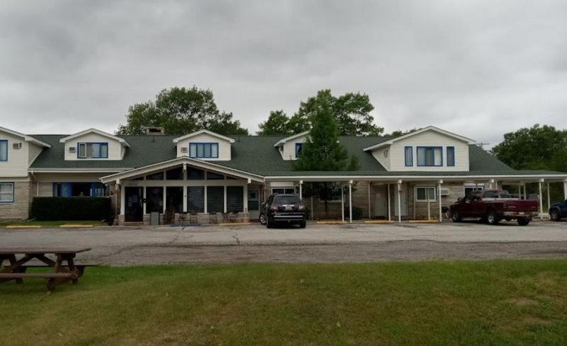 Camp Inn Lodge Au Sable Екстер'єр фото